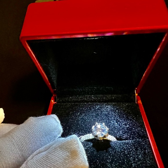 New 18k White gold Moissinate 1CT Diamond Ring - Picture 3 of 4